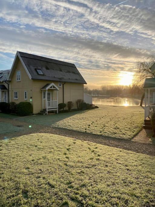 Emerald Lake House South Cerney Exteriör bild