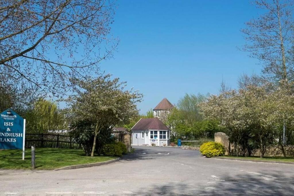 Emerald Lake House South Cerney Exteriör bild